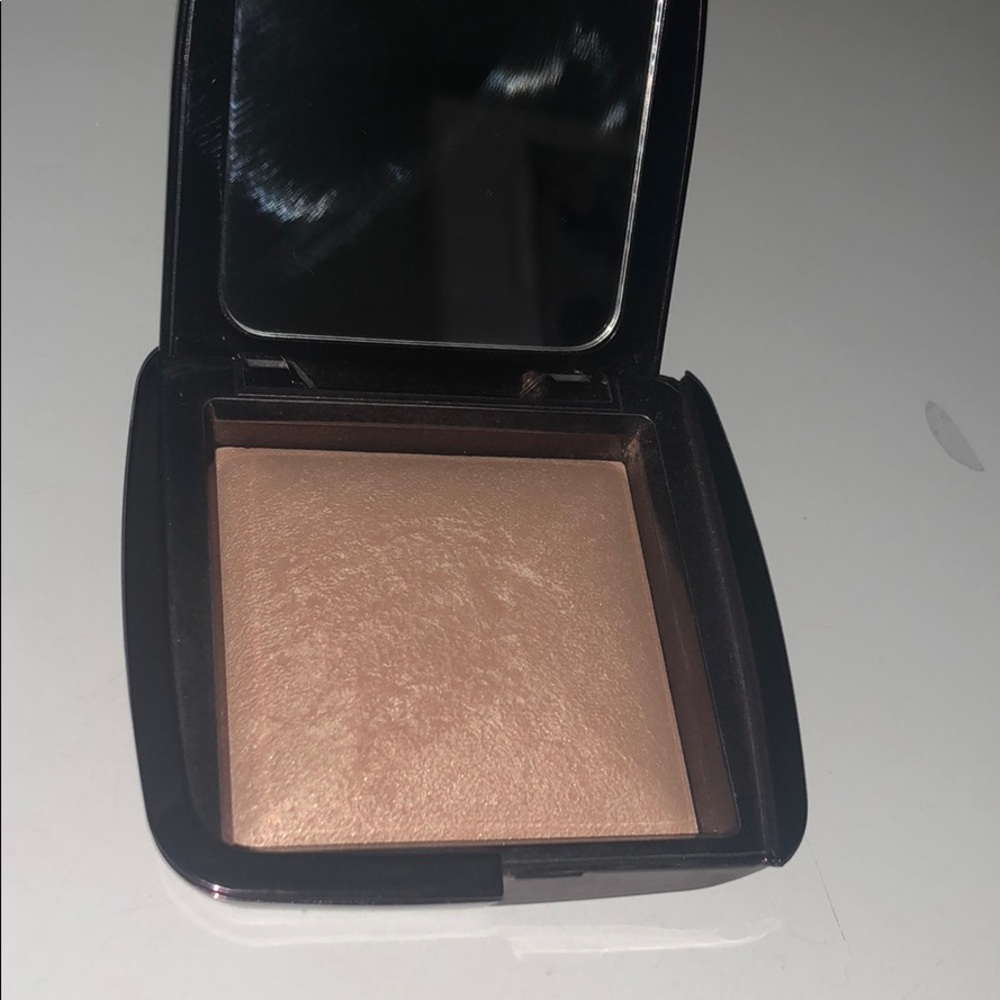 Hourglass Ambient Lightening Powder